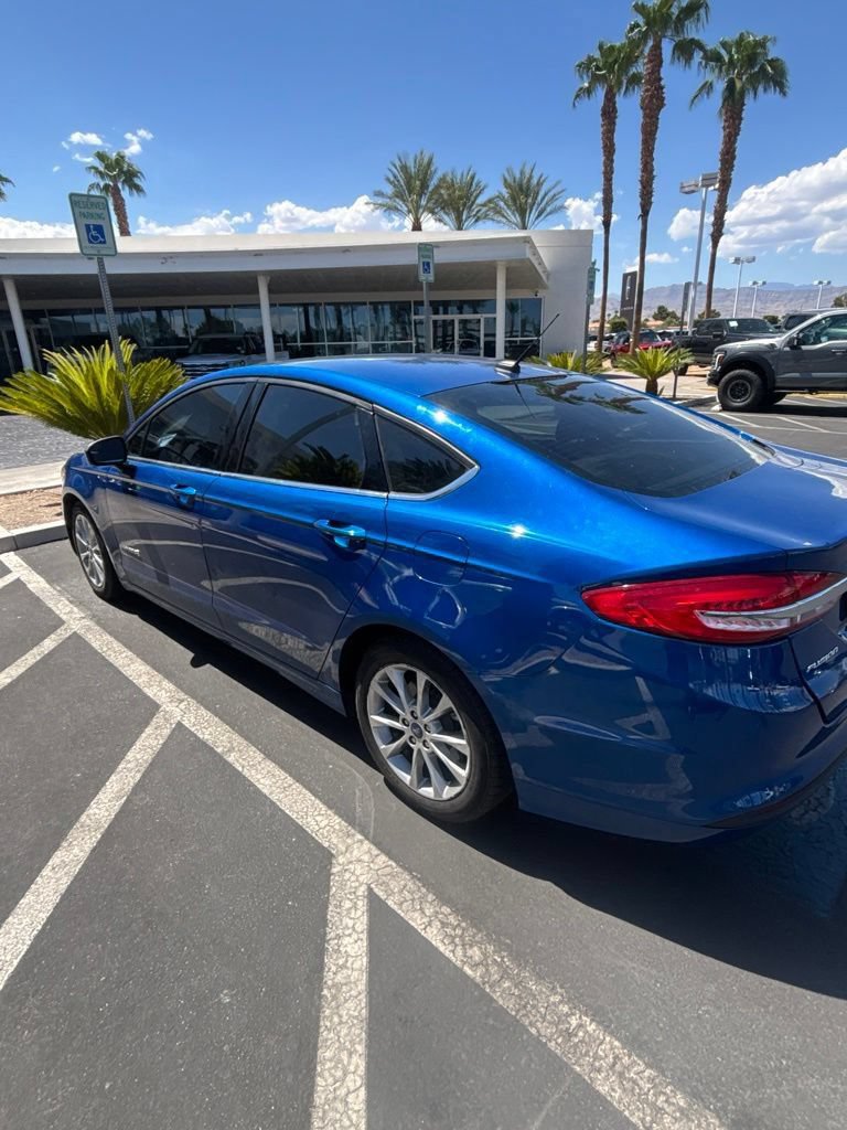 Used 2017 Ford Fusion SE FWD image 4