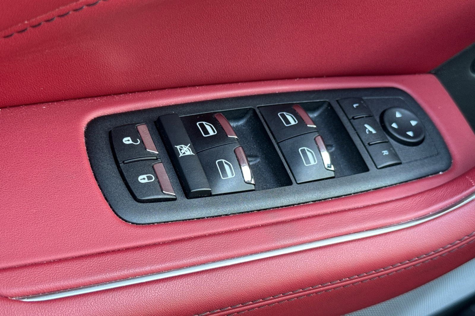 Used 2023 Maserati Levante Trofeo image 12