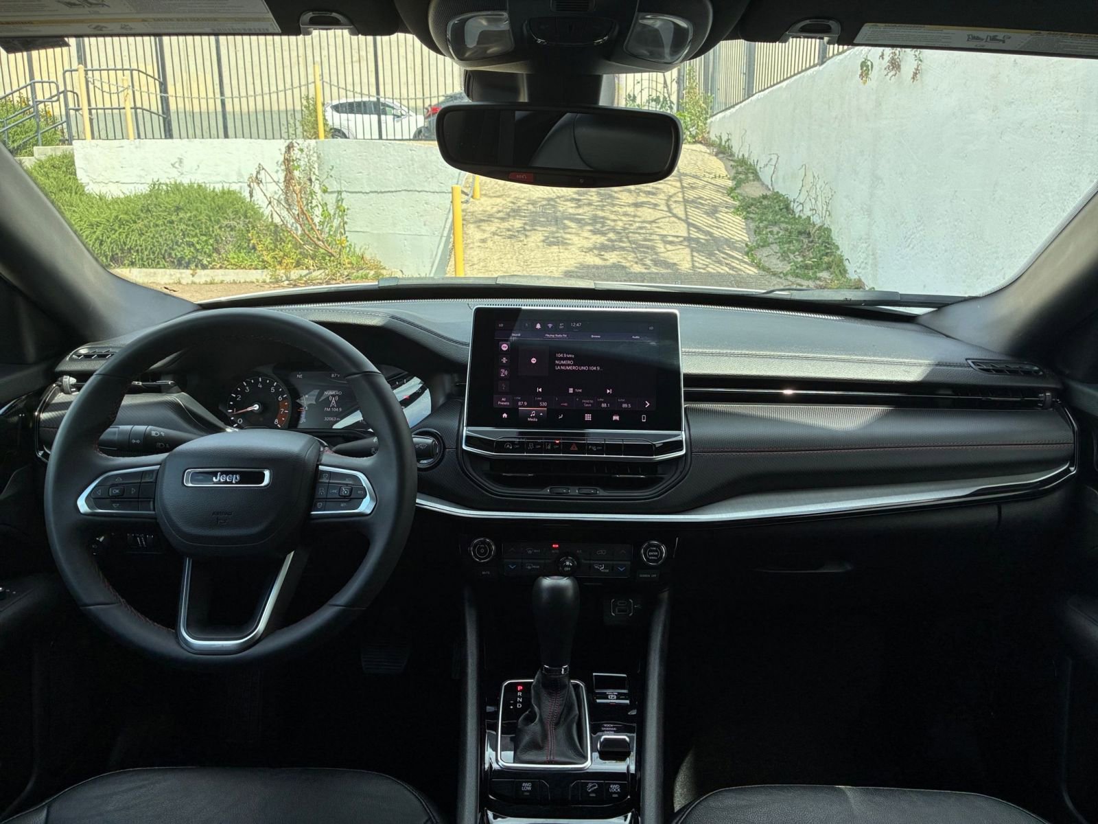 Used 2025 Jeep Compass Trailhawk image 32