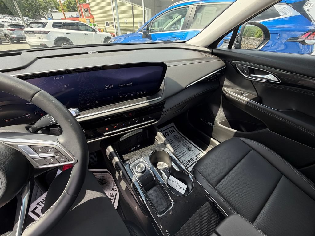 Used 2025 Buick Envision Preferred AWD/4WD image 17