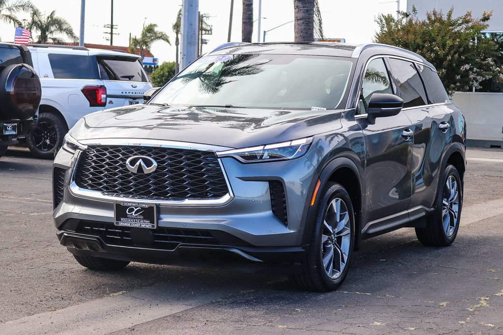 Certified 2023 INFINITI QX60 Luxe w/ Cargo Package FWD image 3