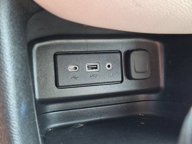 Used 2023 Chevrolet Equinox LS w/ Driver Confidence II Package FWD image 27