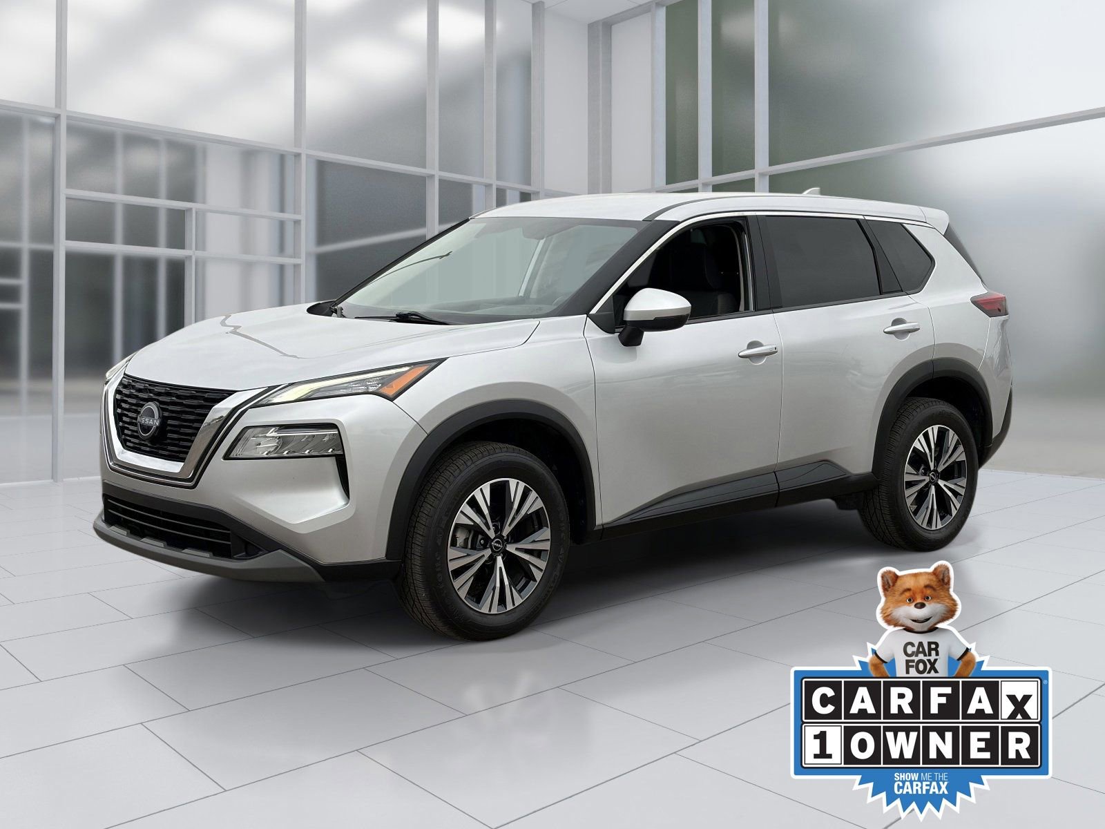 Used 2023 Nissan Rogue SV image 2