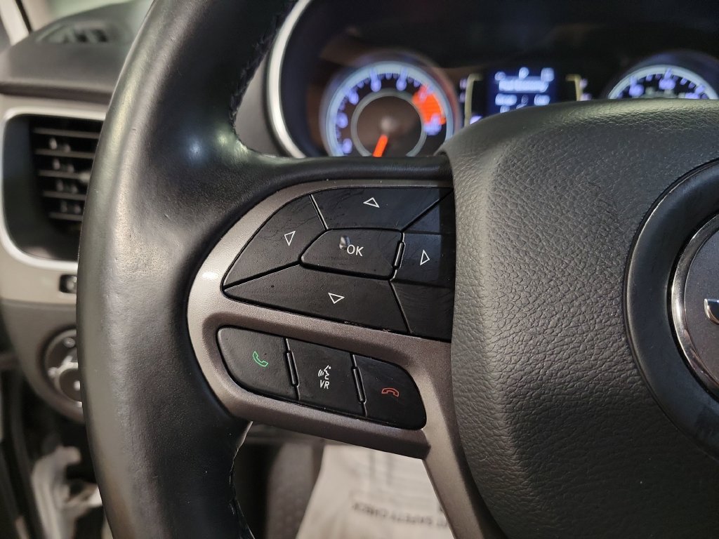 Used 2020 Jeep Cherokee Latitude Plus w/ Cold Weather Group FWD image 24