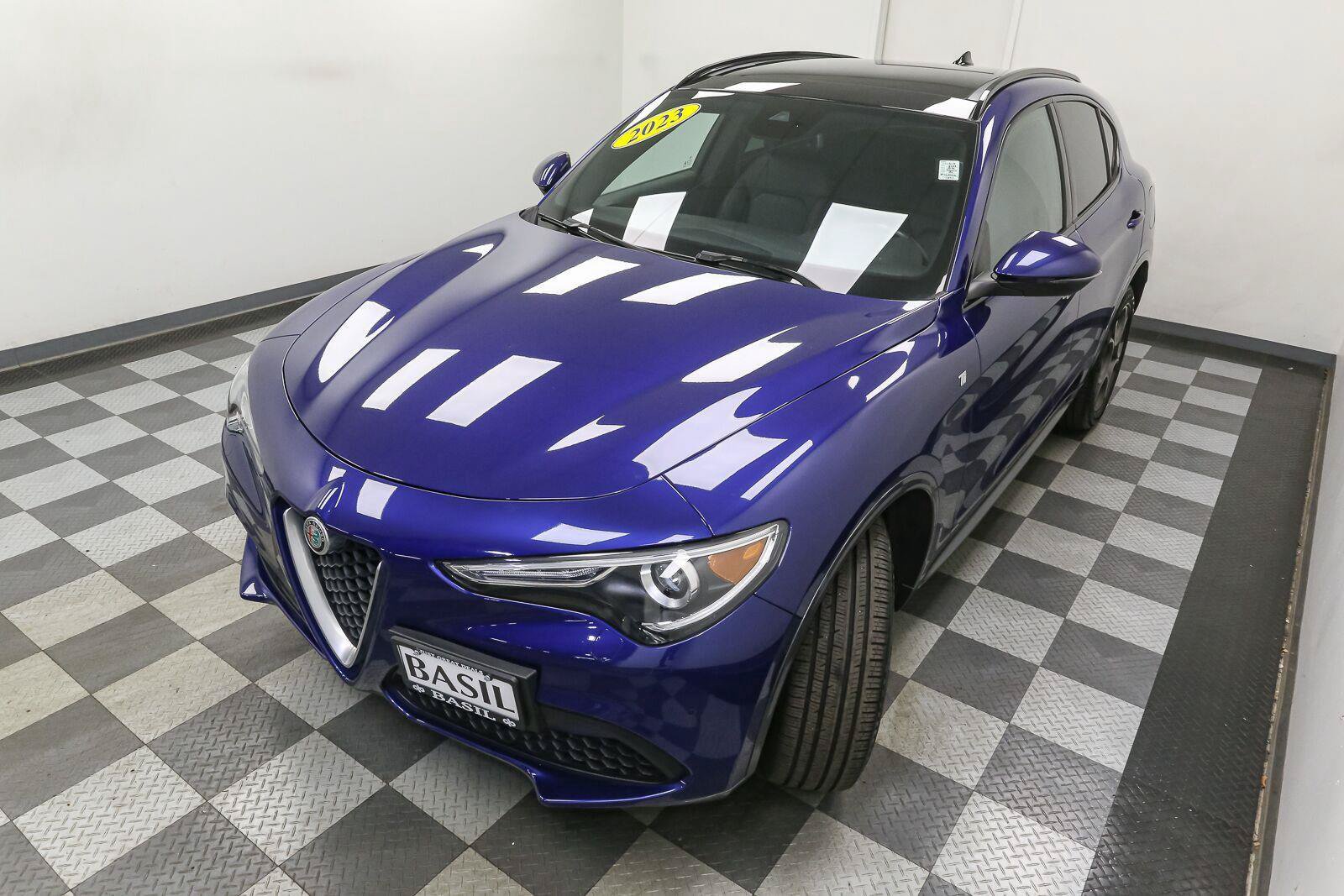 Used 2023 Alfa Romeo Stelvio Ti AWD/4WD image 6