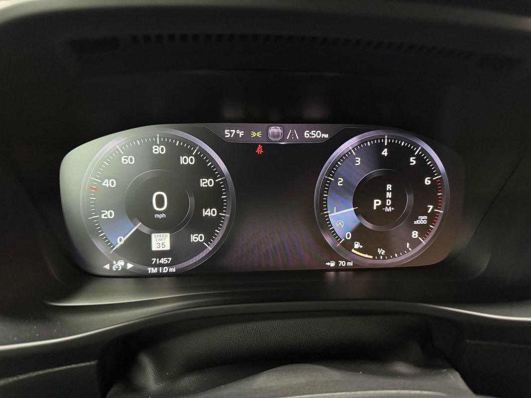 Used 2019 Volvo XC40 T5 Momentum image 24