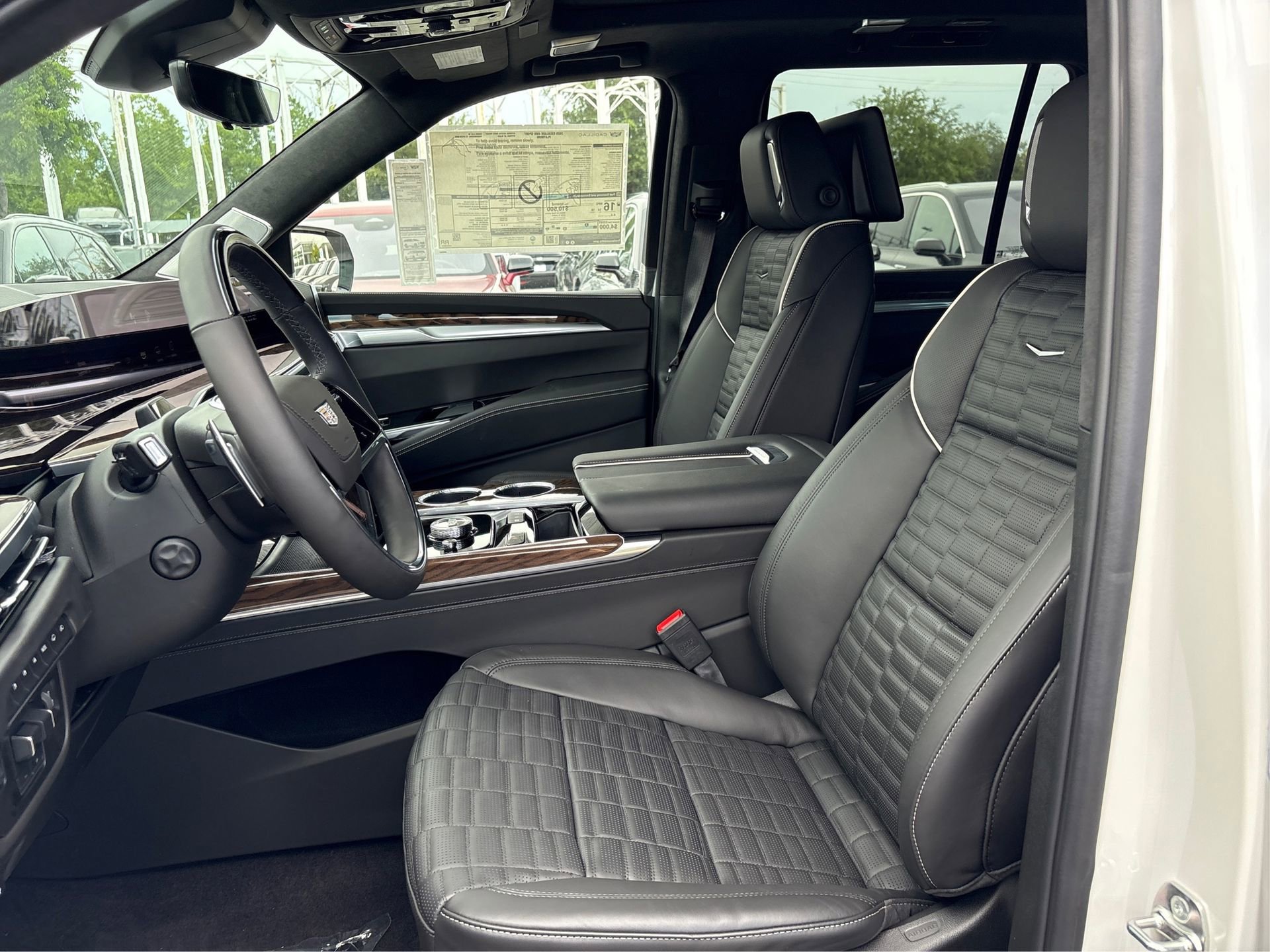 Used 2025 Cadillac Escalade Sport Platinum w/ LPO, ONYX Package AWD/4WD image 9