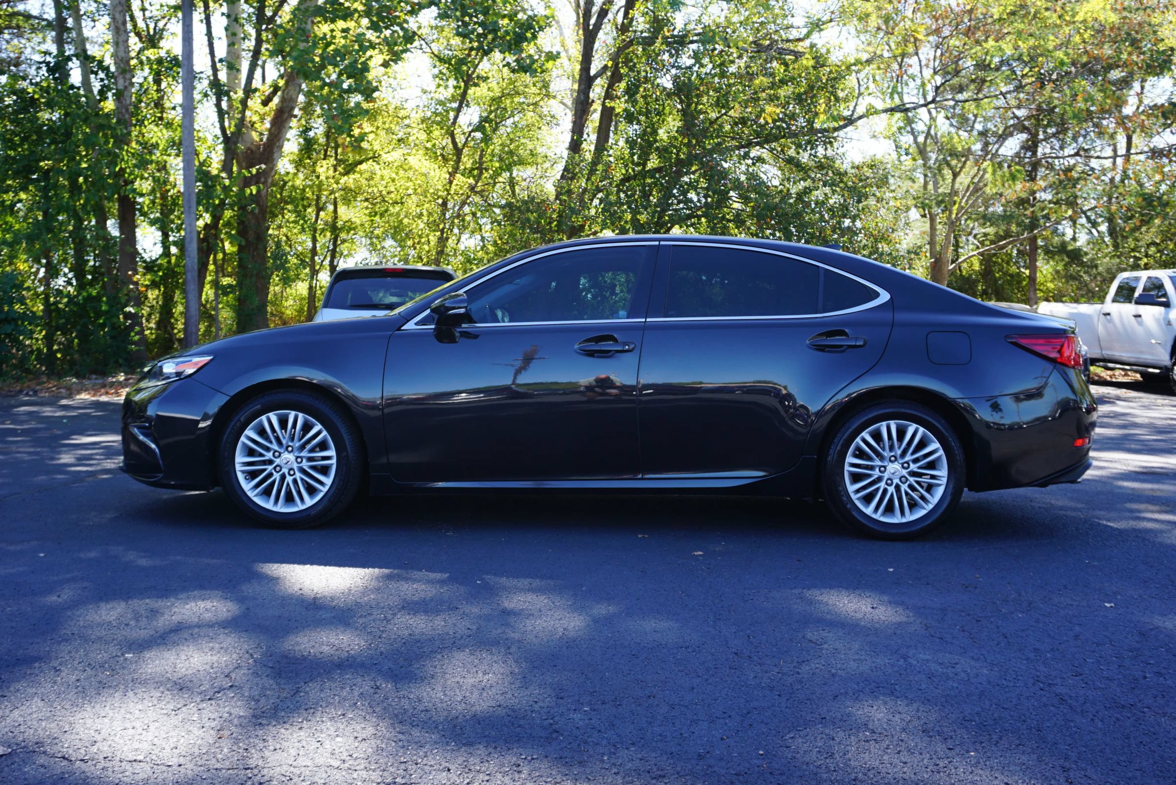 Used 2016 Lexus ES 350 w/ Premium Package w/Wood Trim FWD image 8