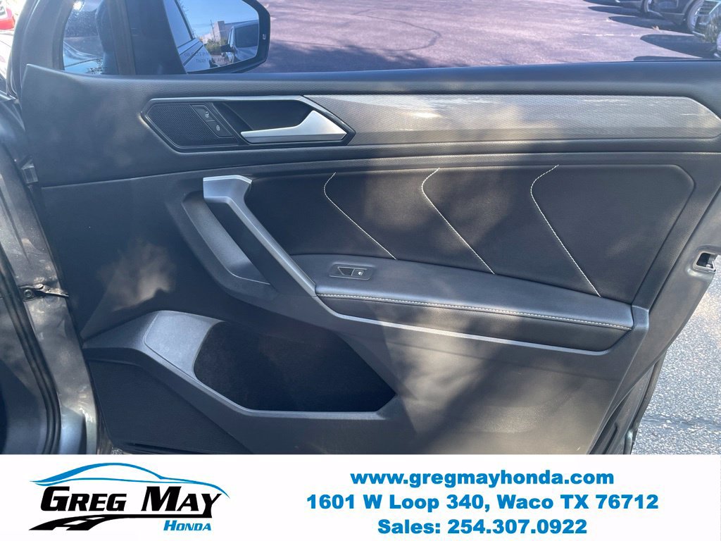 Used 2024 Volkswagen Tiguan SE w/ Panoramic Sunroof Package FWD image 30