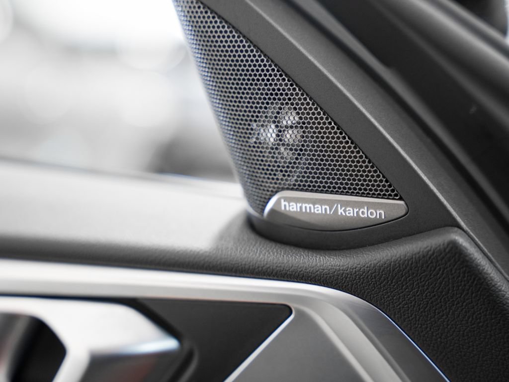 Used 2021 BMW M4 Coupe w/ M Carbon Exterior Package RWD image 32