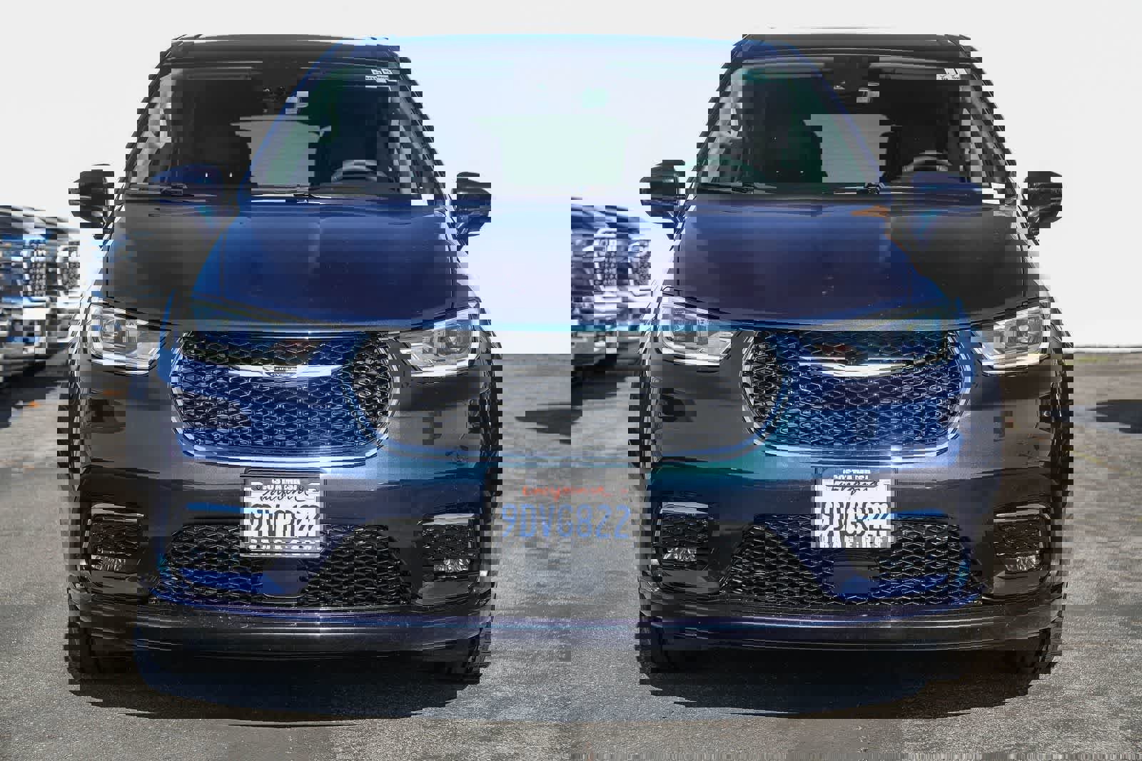 Used 2022 Chrysler Pacifica Touring-L image 2