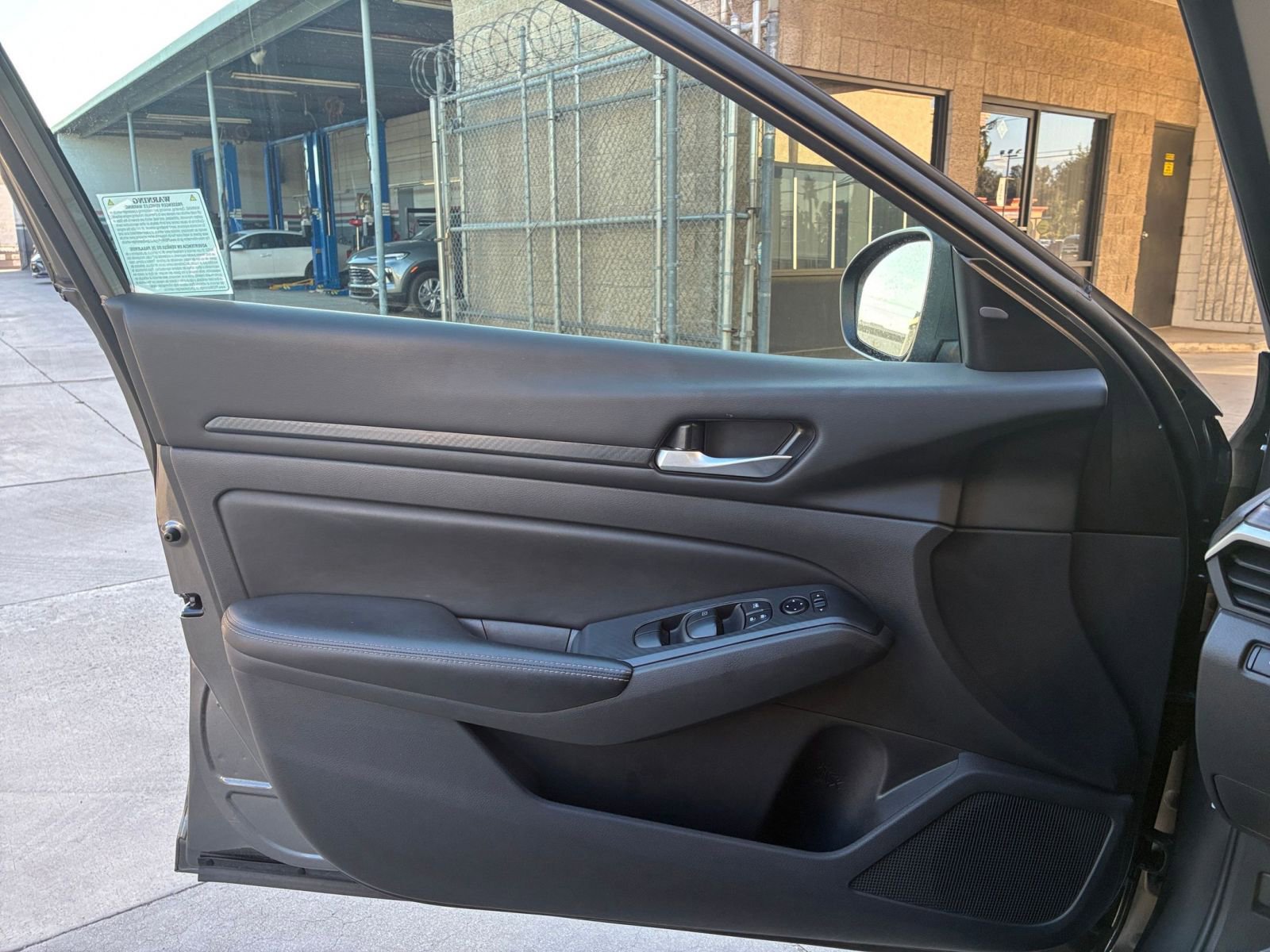 Used 2025 Nissan Altima 2.5 SV FWD image 18