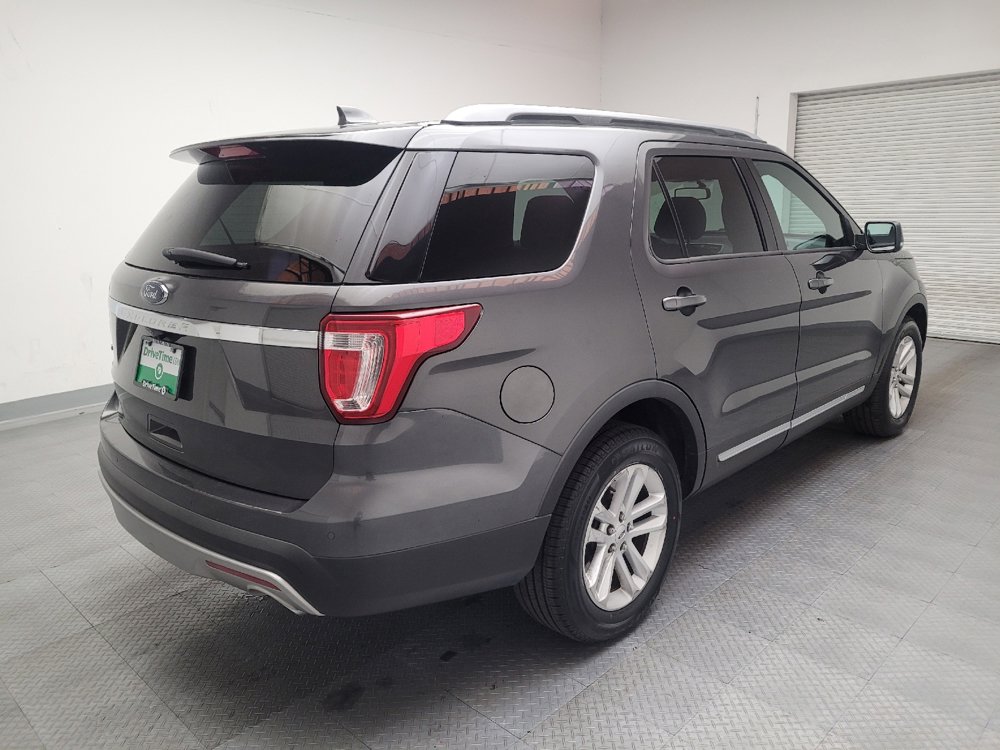 Used 2017 Ford Explorer XLT w/ Equipment Group 202A image 9