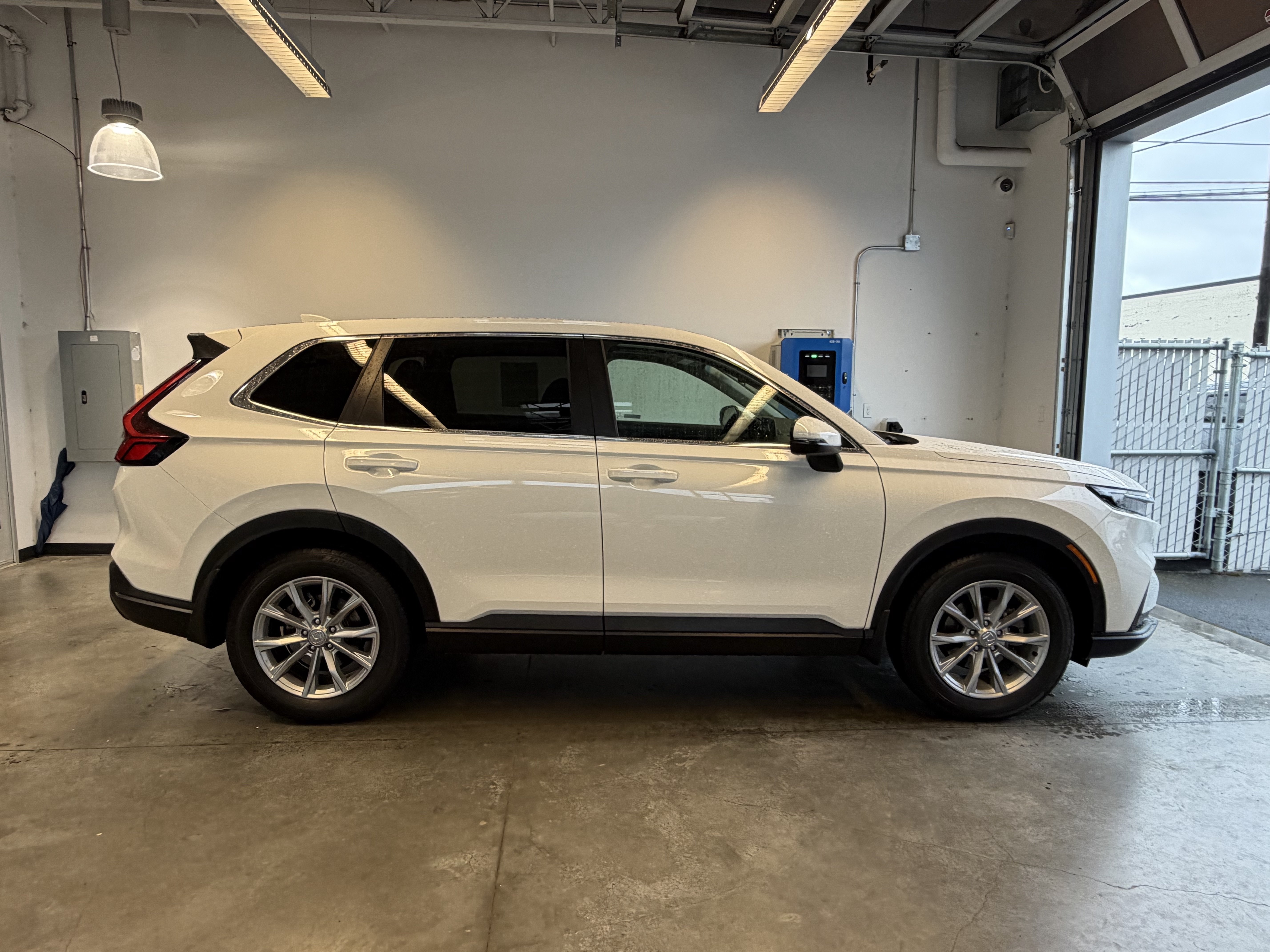 Used 2024 Honda CR-V EX image 2