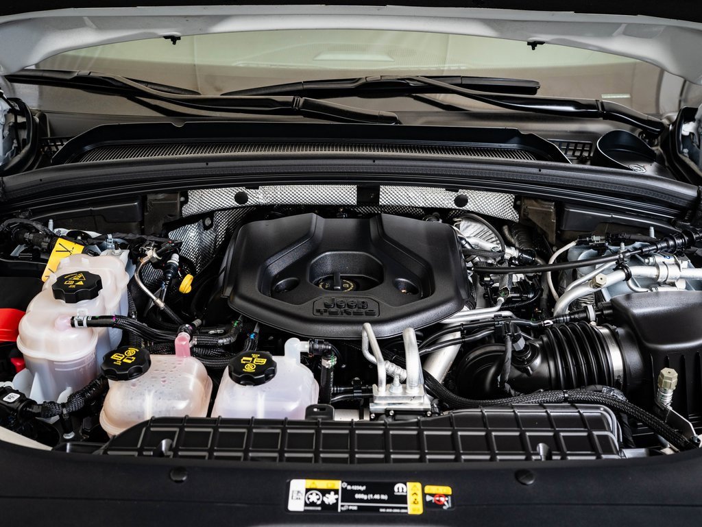 Used 2023 Jeep Grand Cherokee 4WD 4xe image 37