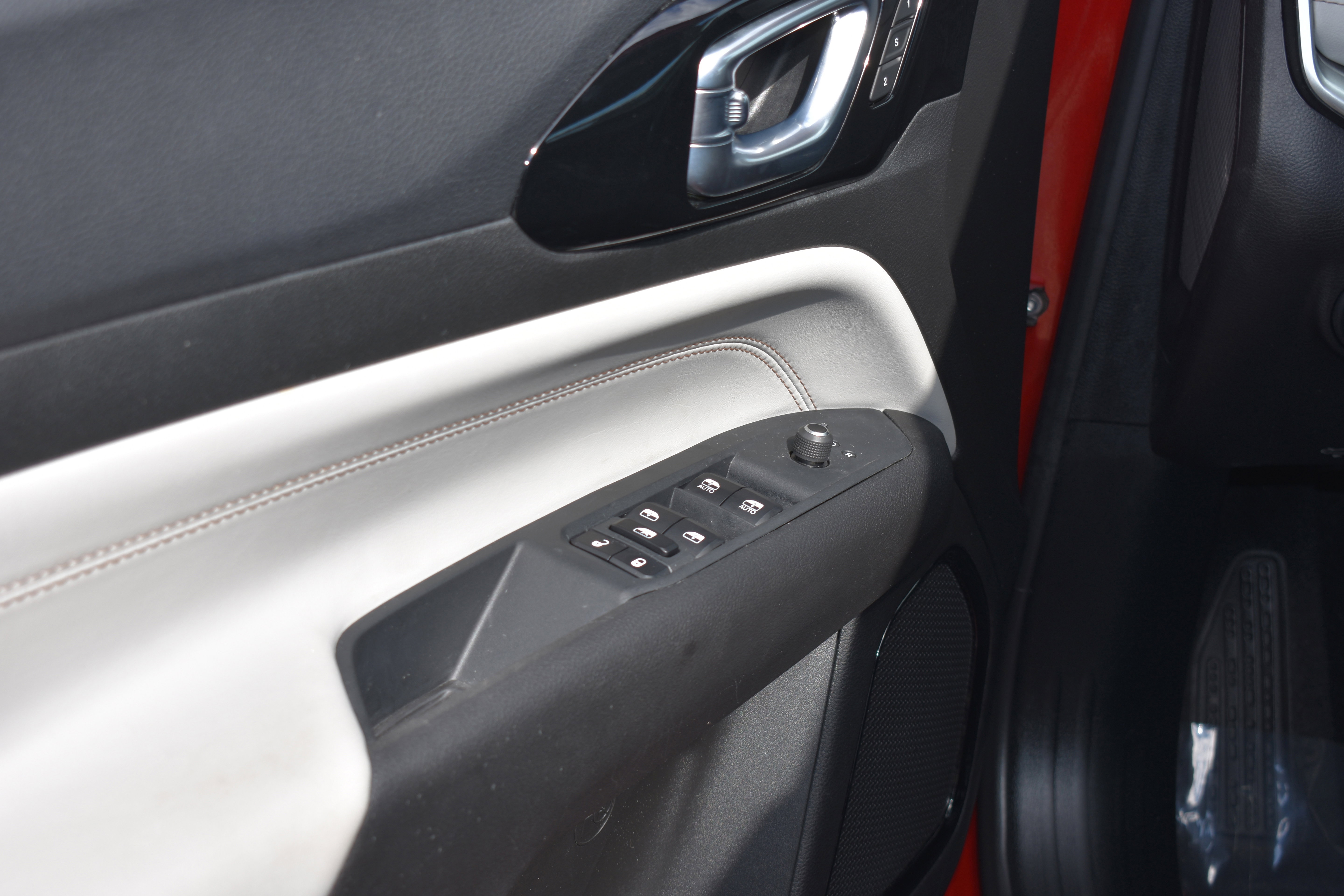 Used 2025 Jeep Compass Limited w/ Elite Group image 25