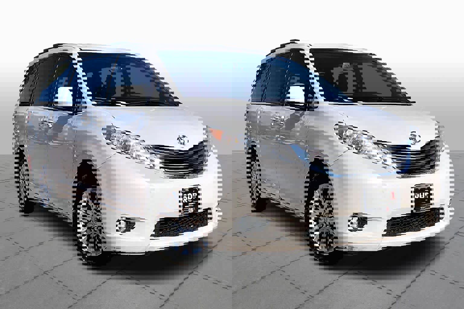 Used 2017 Toyota Sienna XLE image 2