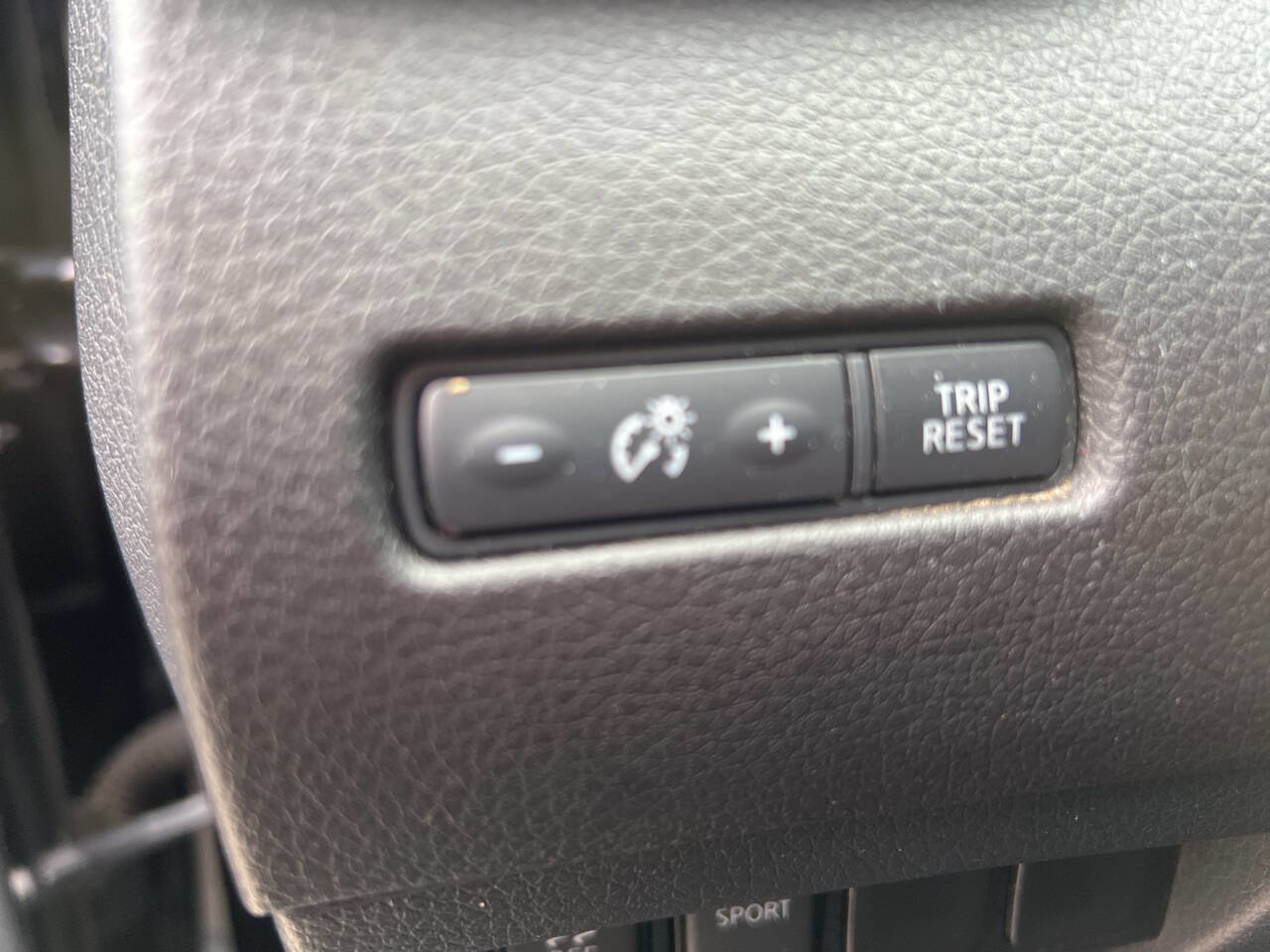 Used 2016 Nissan Rogue SV image 17