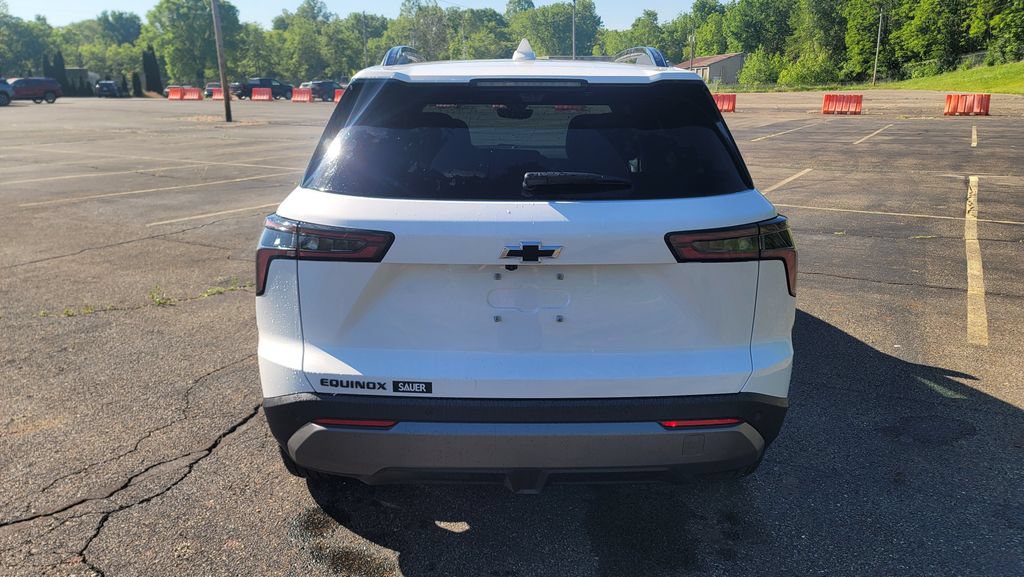New 2026 Chevrolet Equinox LT w/ Convenience Package II FWD image 10