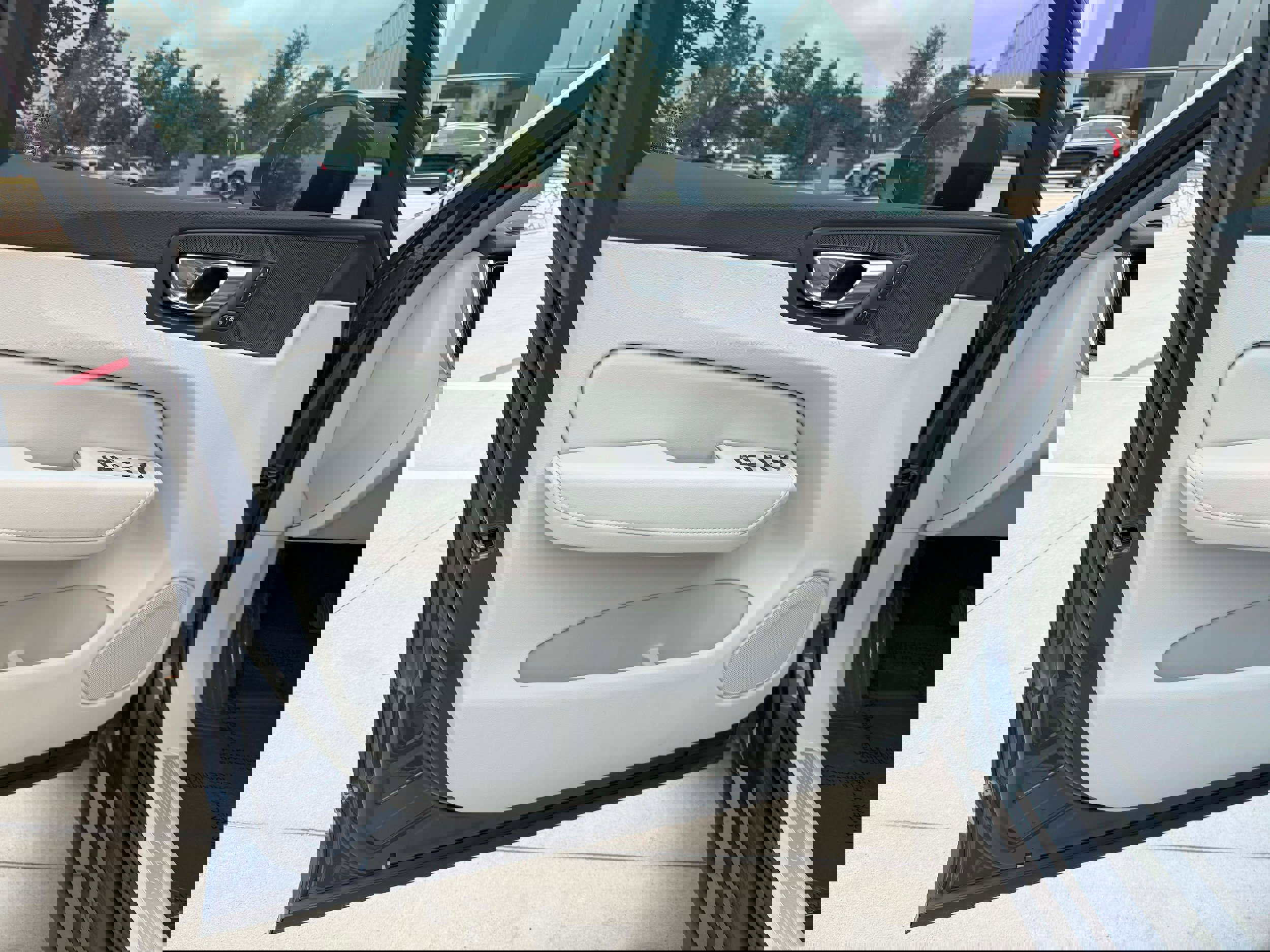 Certified 2023 Volvo XC60 B5 Plus w/ Climate Package image 11