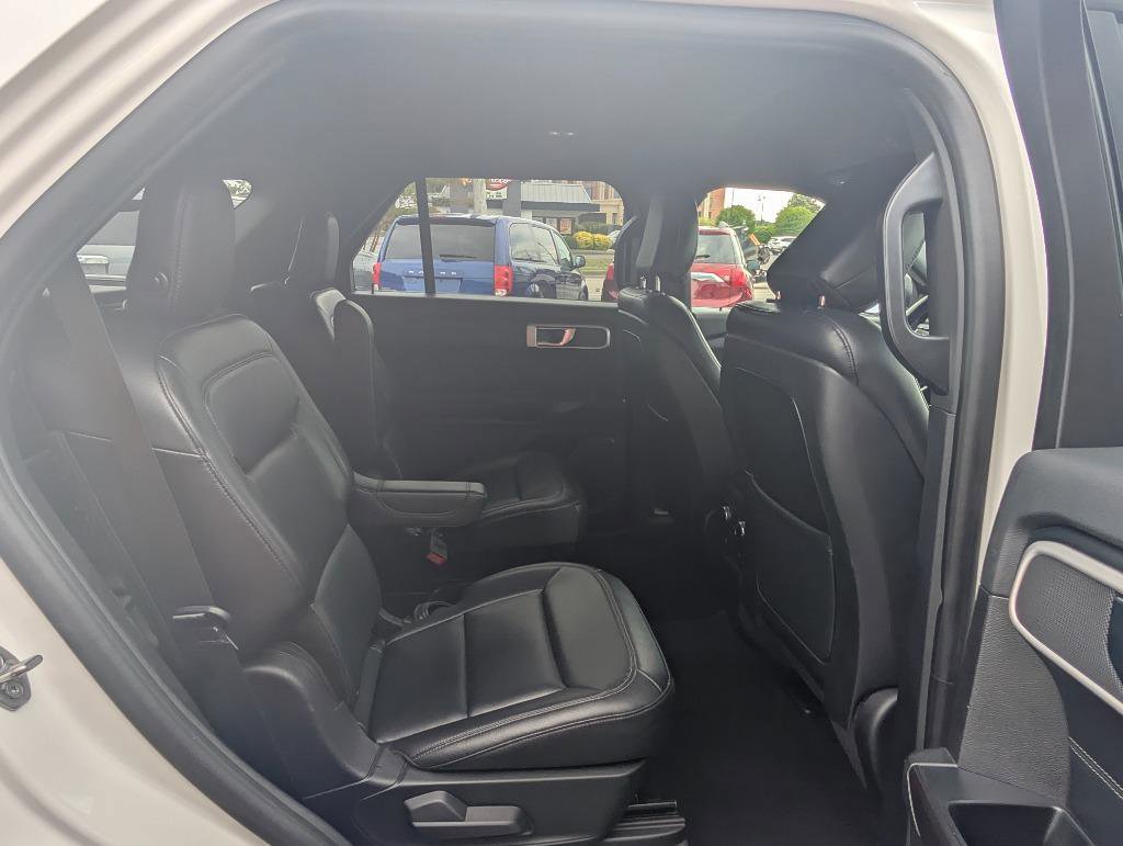 Used 2020 Ford Explorer XLT w/ Equipment Group 202A AWD/4WD image 43