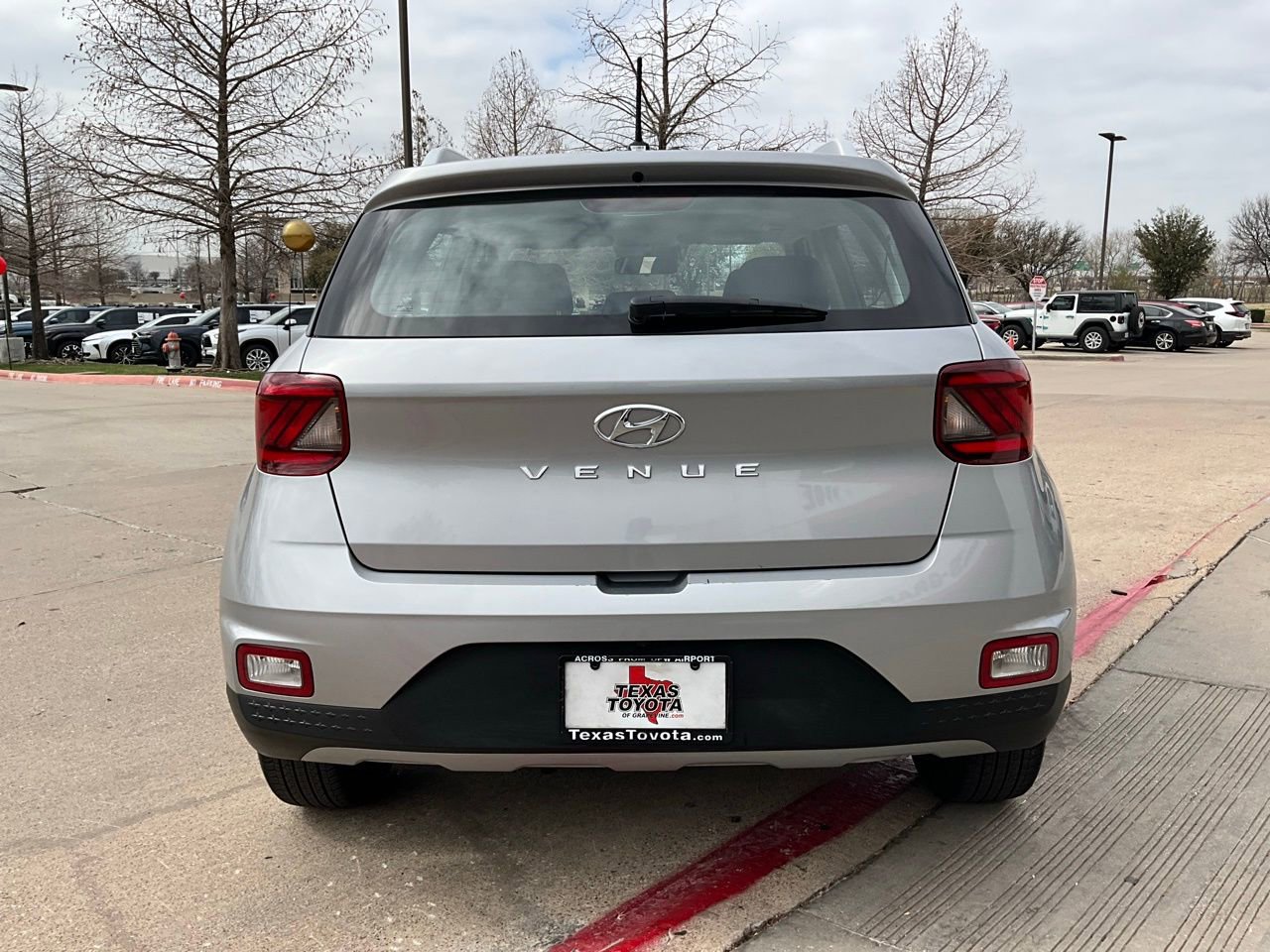 Used 2025 Hyundai Venue SEL image 7