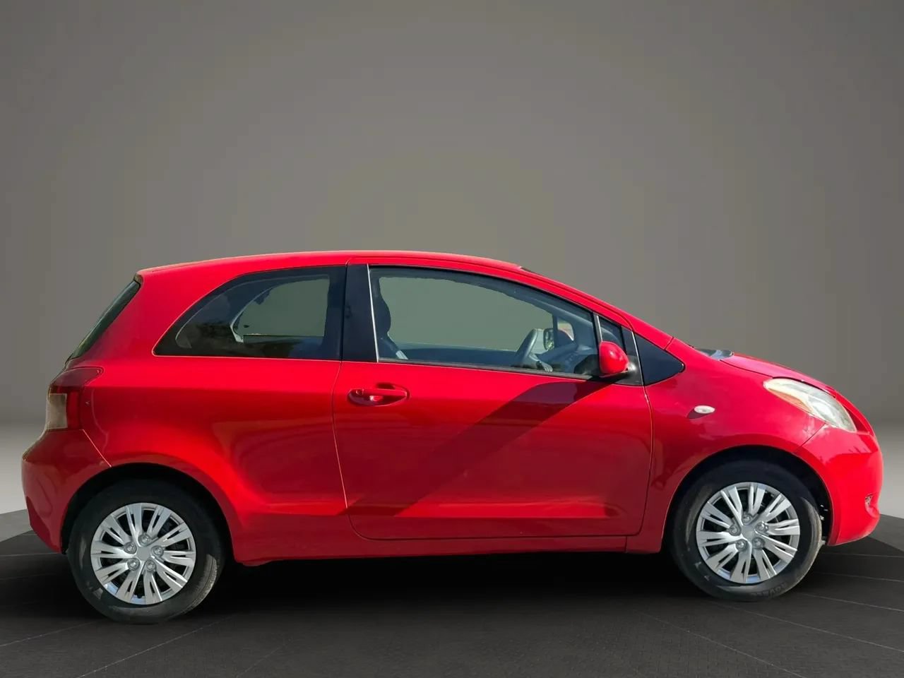 Used 2007 Toyota Yaris 2-Door Hatchback w/ Convenience Pkg FWD image 9