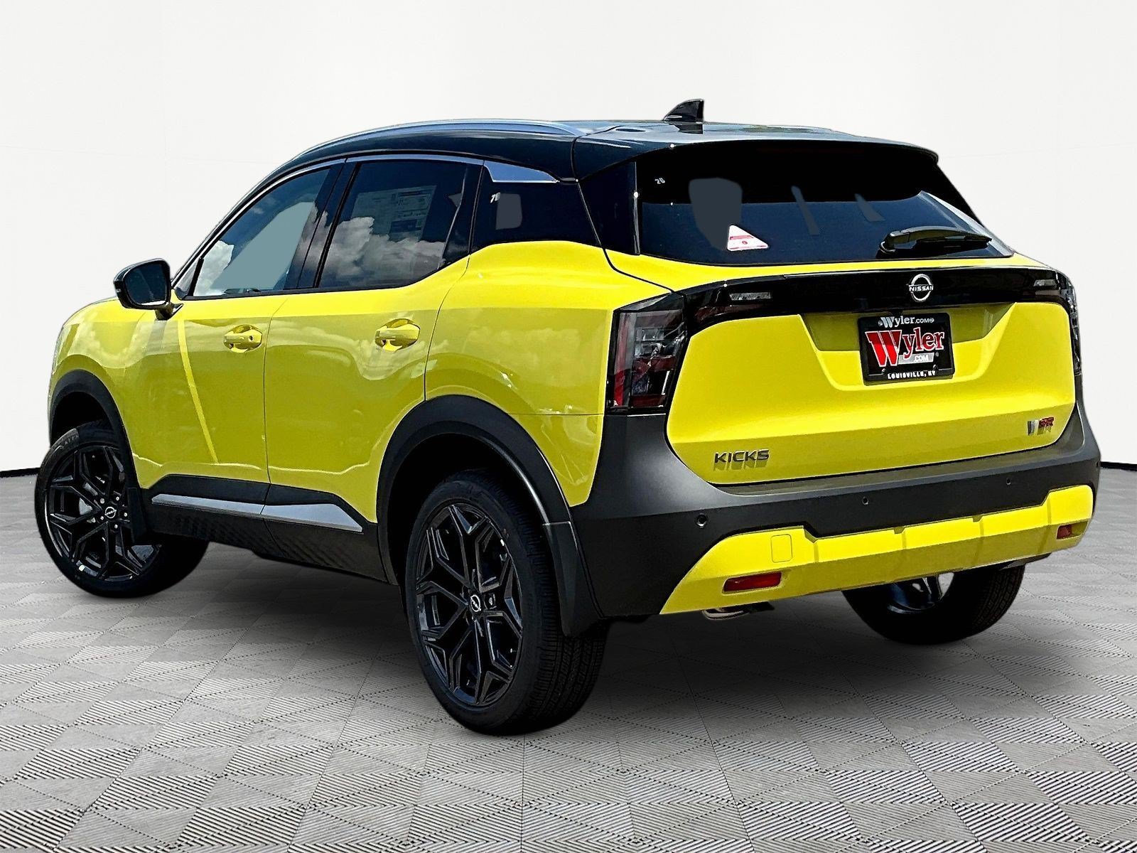 New 2026 Nissan Kicks SR w/ SR Premium Package FWD image 4