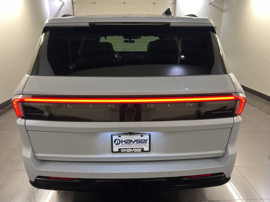 New 2026 Lincoln Navigator Reserve w/ Jet Appearance Package AWD/4WD image 5
