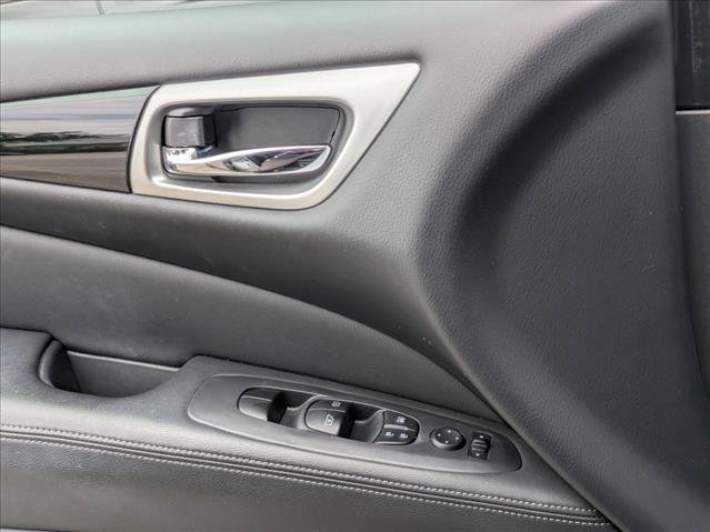 Used 2019 Nissan Pathfinder SV FWD image 2