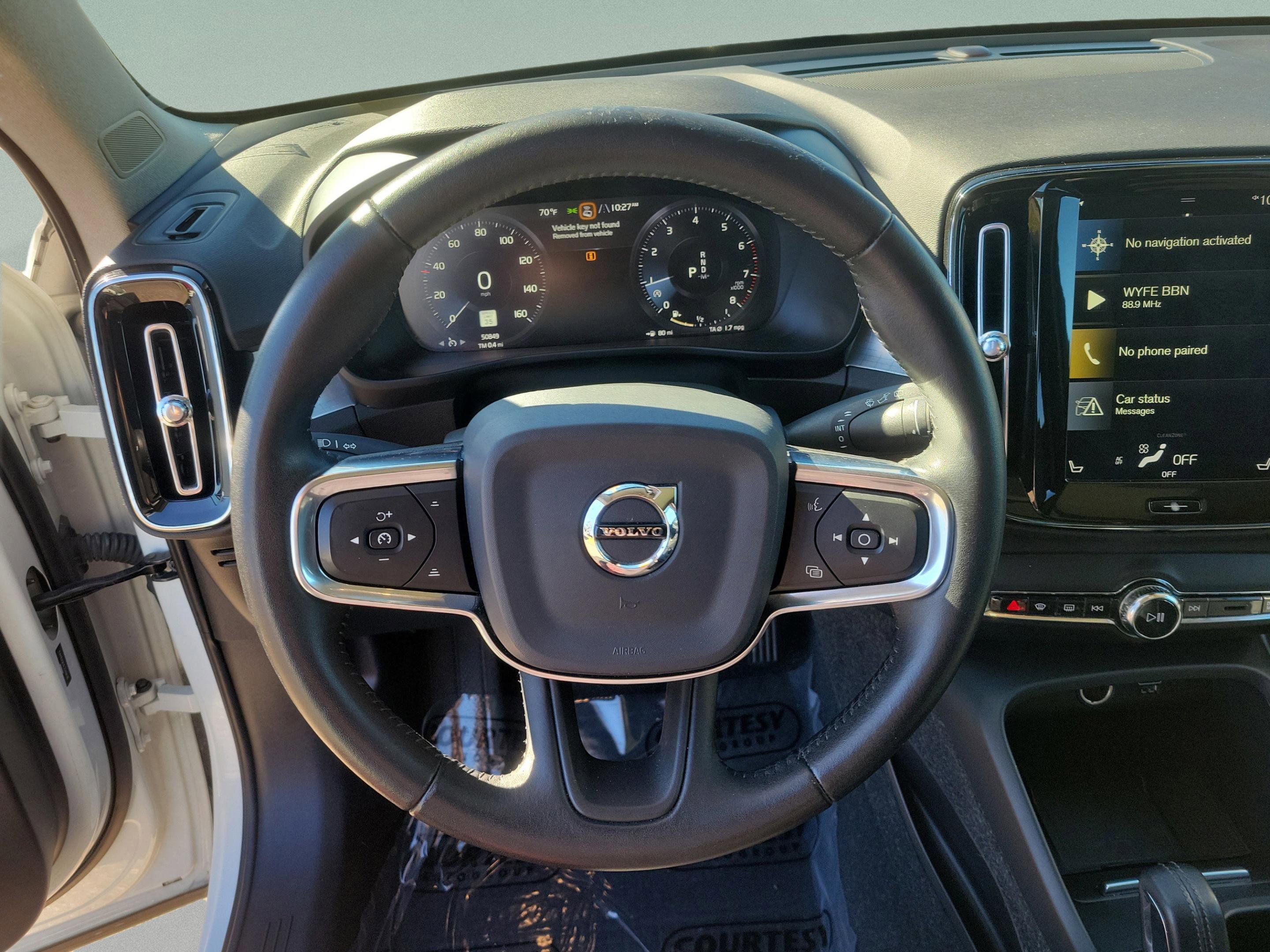 Used 2020 Volvo XC40 T5 Momentum w/ Protection Package Premier image 19