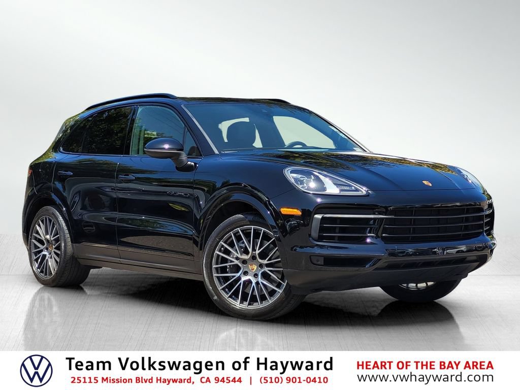 Used 2022 Porsche Cayenne w/ Premium Package AWD/4WD image 1