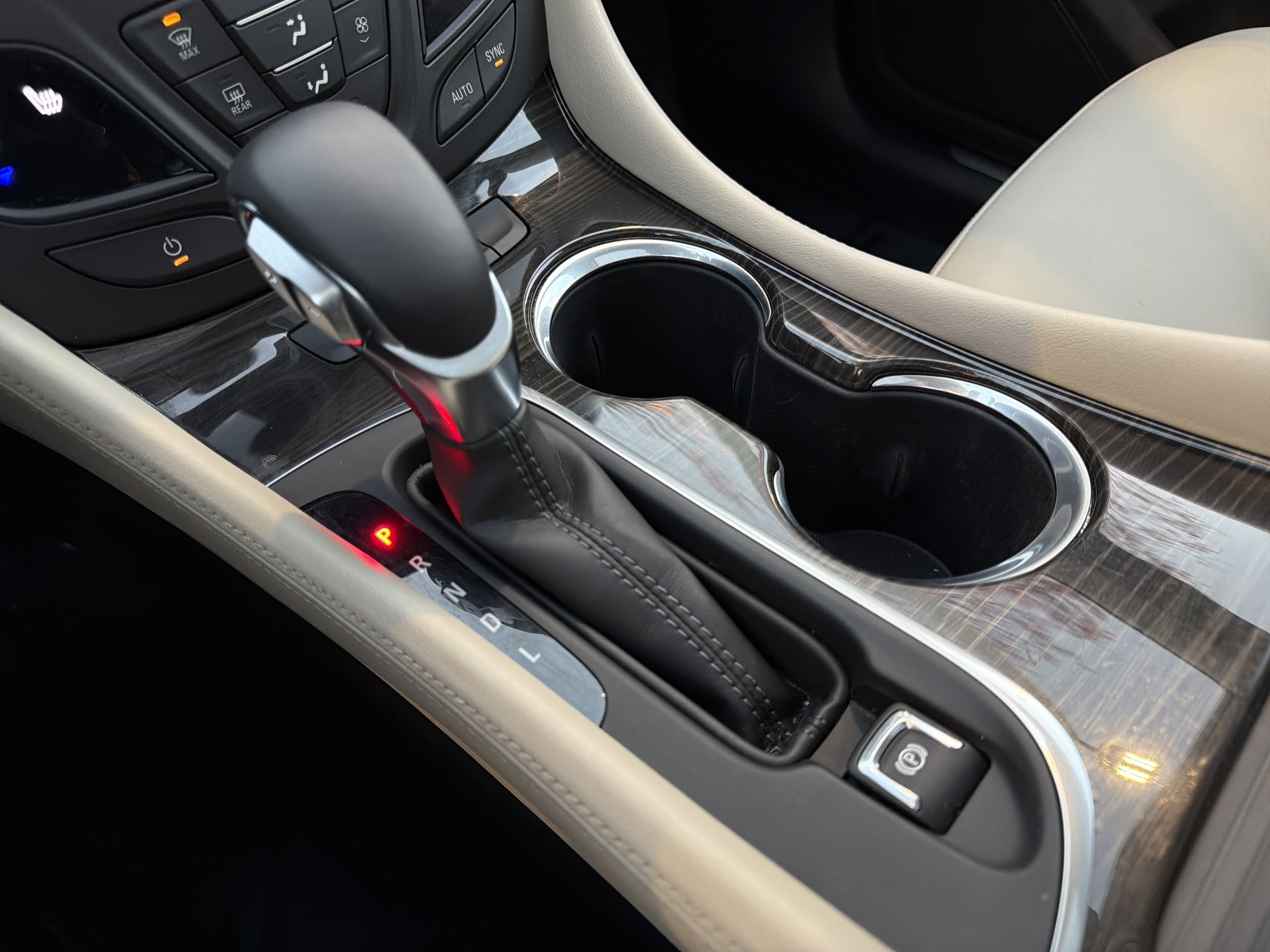 Used 2019 Buick Envision Essence image 26