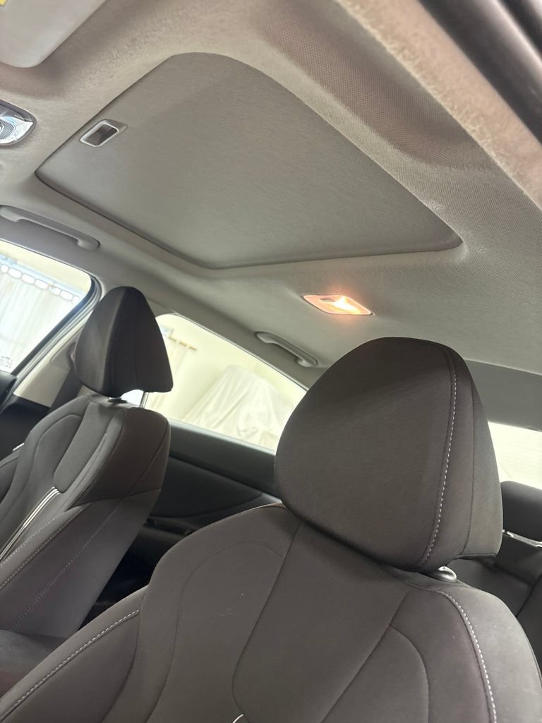 Used 2025 Hyundai Elantra SEL FWD image 15