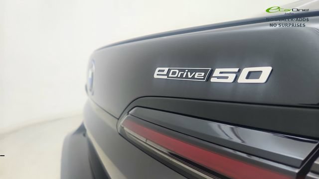 Used 2025 BMW i7 eDrive50 w/ M Sport Package RWD image 18