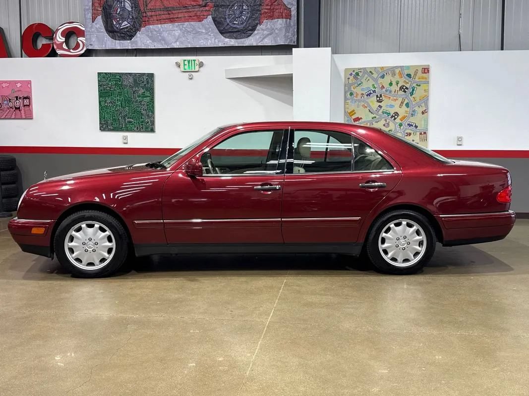 Used 1999 Mercedes-Benz E 320 Sedan image 6