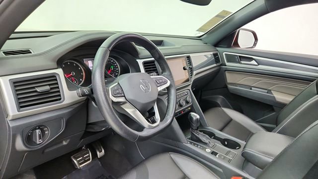 Used 2021 Volkswagen Atlas Cross Sport SE w/ Panoramic Sunroof Package image 18