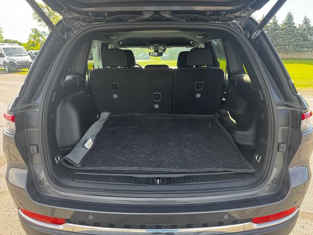 Certified 2024 Jeep Grand Cherokee Laredo w/ Luxury Tech Group I AWD/4WD image 17