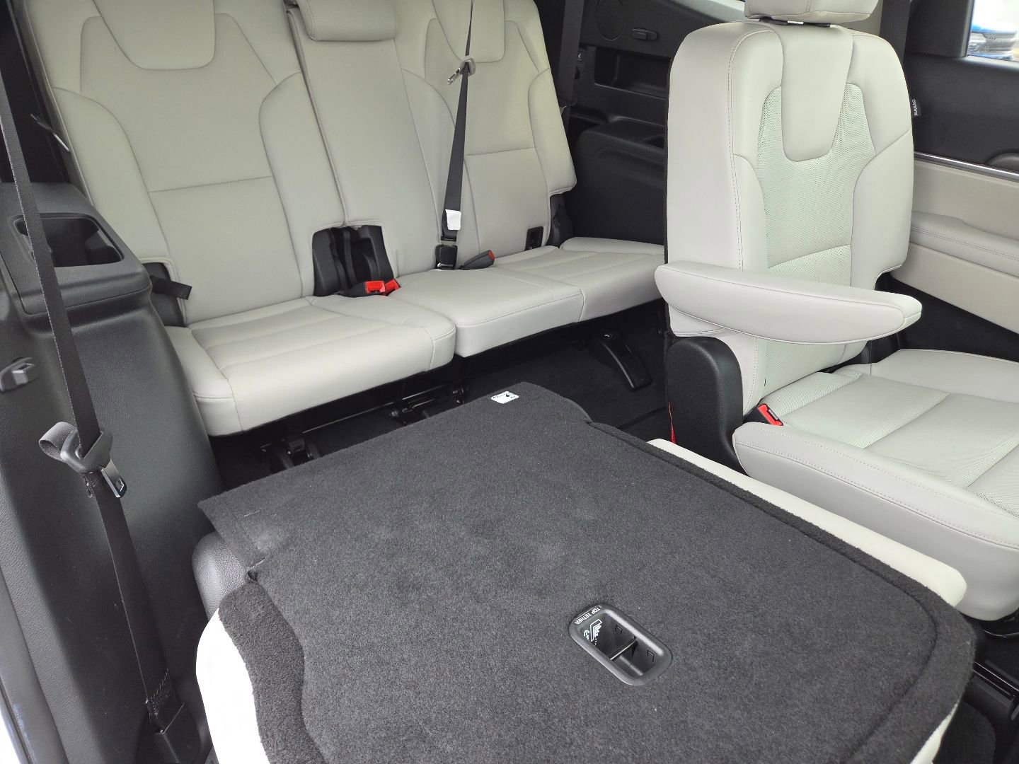 Used 2025 Kia Telluride S image 19