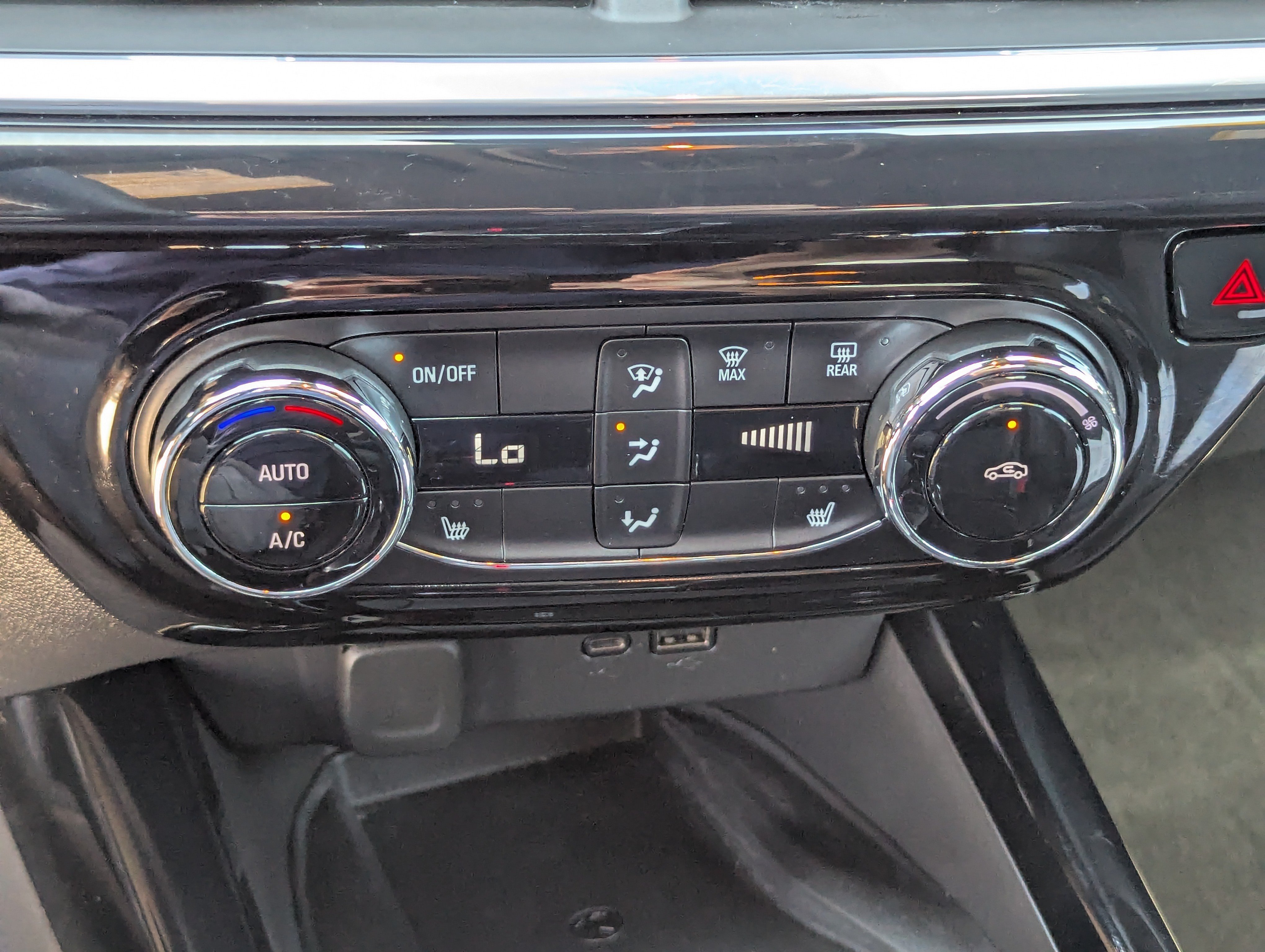 Certified 2024 Chevrolet Trax RS w/ Sunroof Package FWD image 26