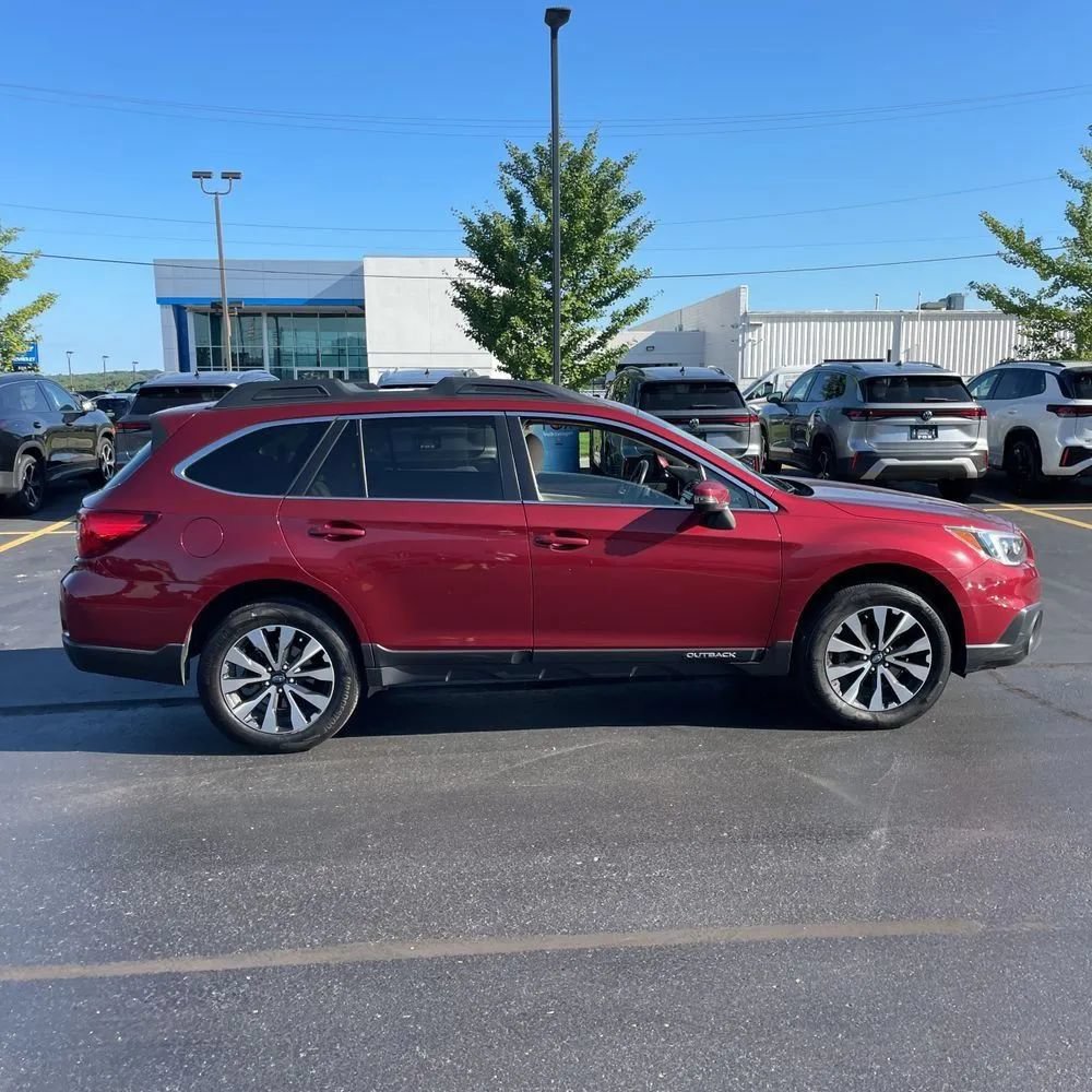 Used 2015 Subaru Outback 2.5i Limited AWD/4WD image 10