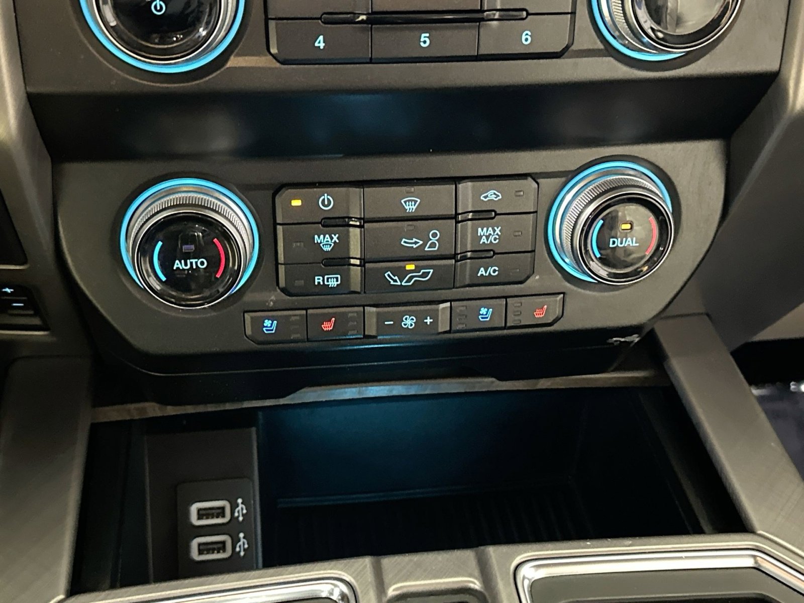 Used 2019 Ford F150 Limited w/ Trailer Tow Package image 27