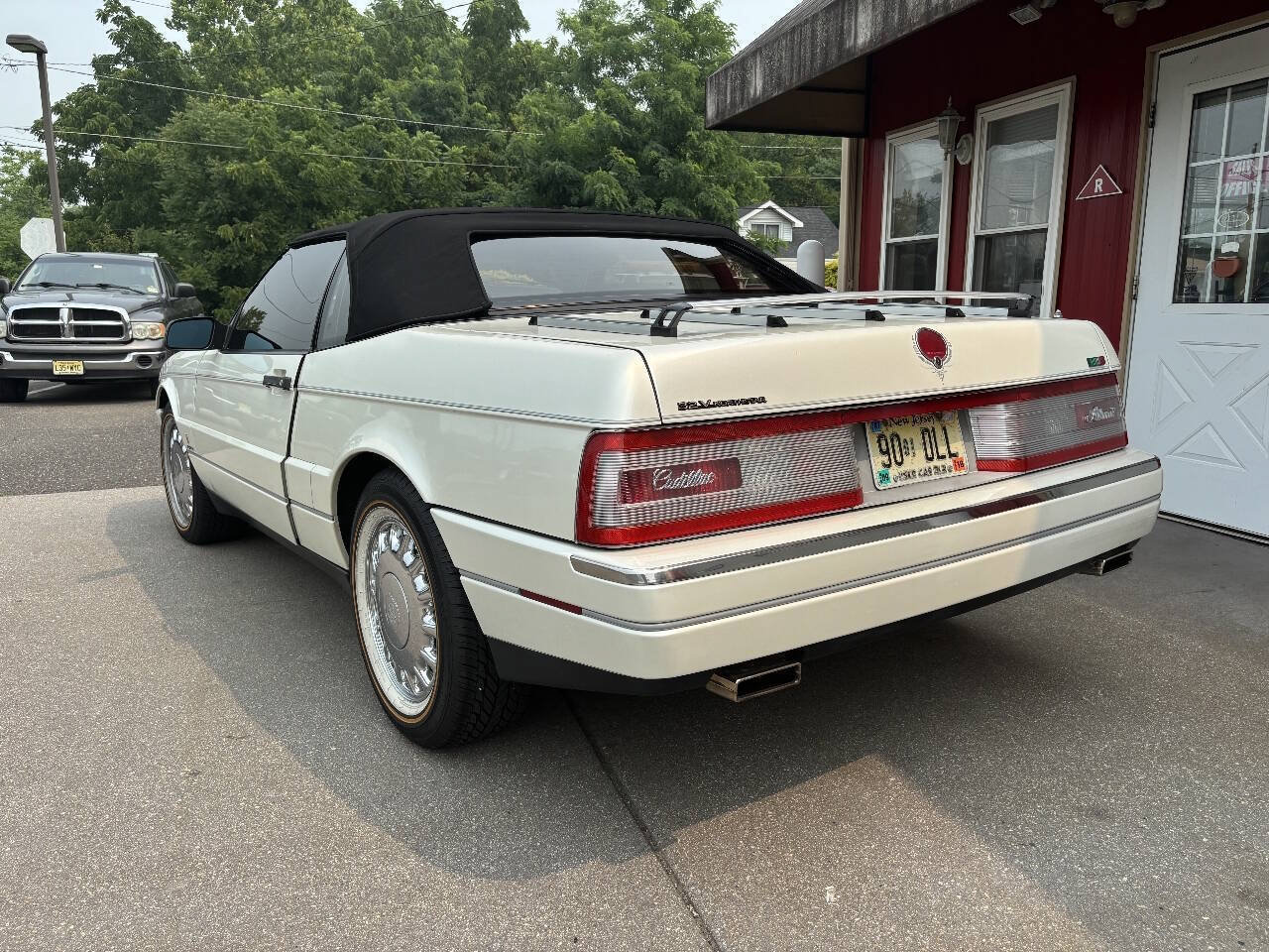 Used 1993 Cadillac Allante FWD image 9