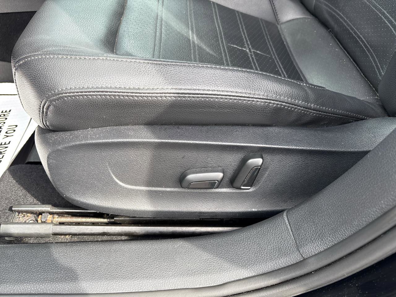 Used 2014 Volkswagen Jetta SEL image 18