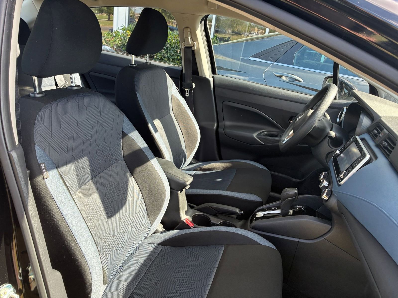 Used 2025 Nissan Versa SV image 34