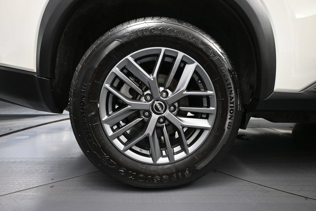 Used 2024 Nissan Rogue S AWD/4WD image 14