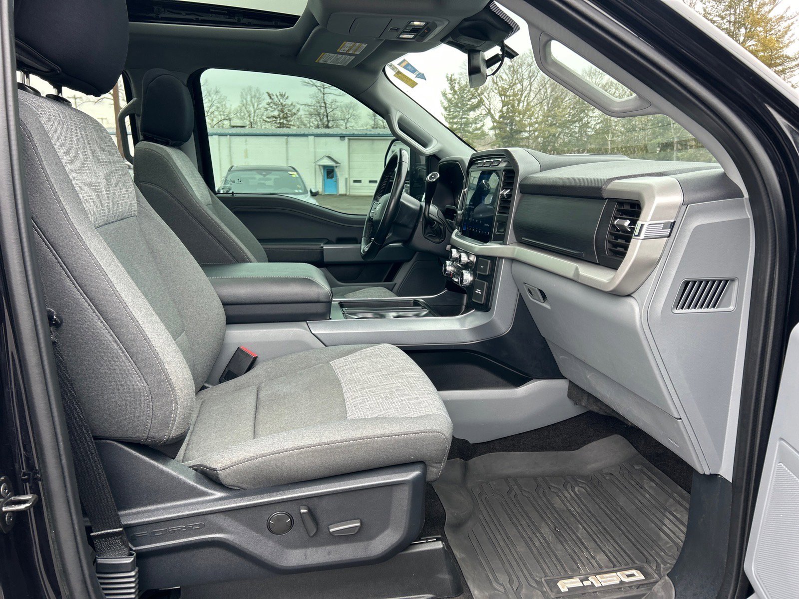 Certified 2022 Ford F150 XLT w/ Equipment Group 302A High image 17