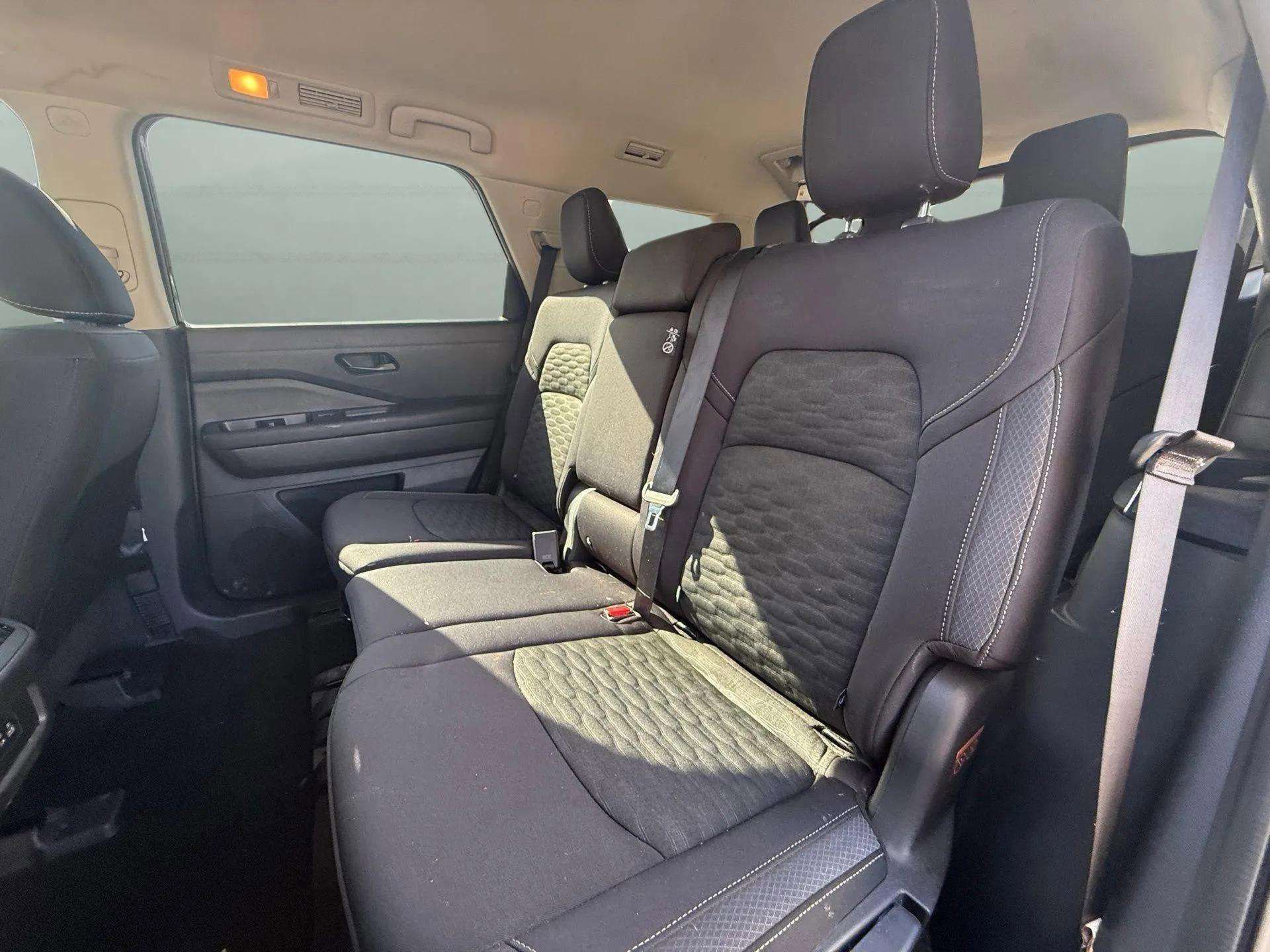 Used 2024 Nissan Pathfinder SV image 32