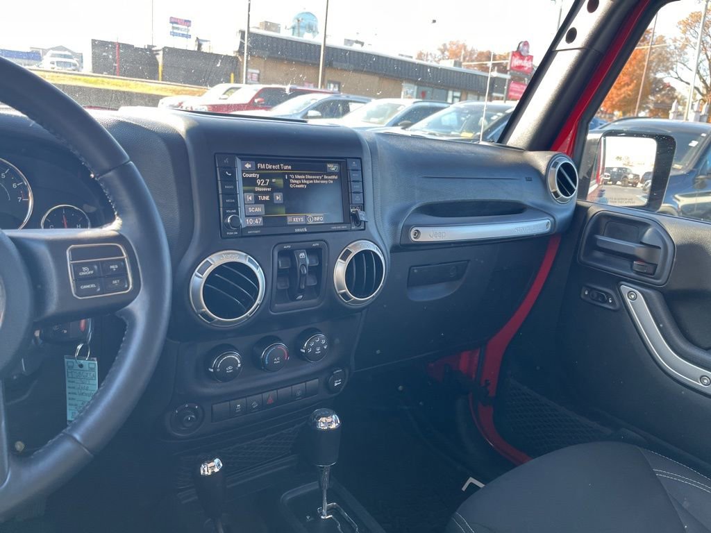 Used 2017 Jeep Wrangler Unlimited Rubicon w/ Connectivity Group image 26