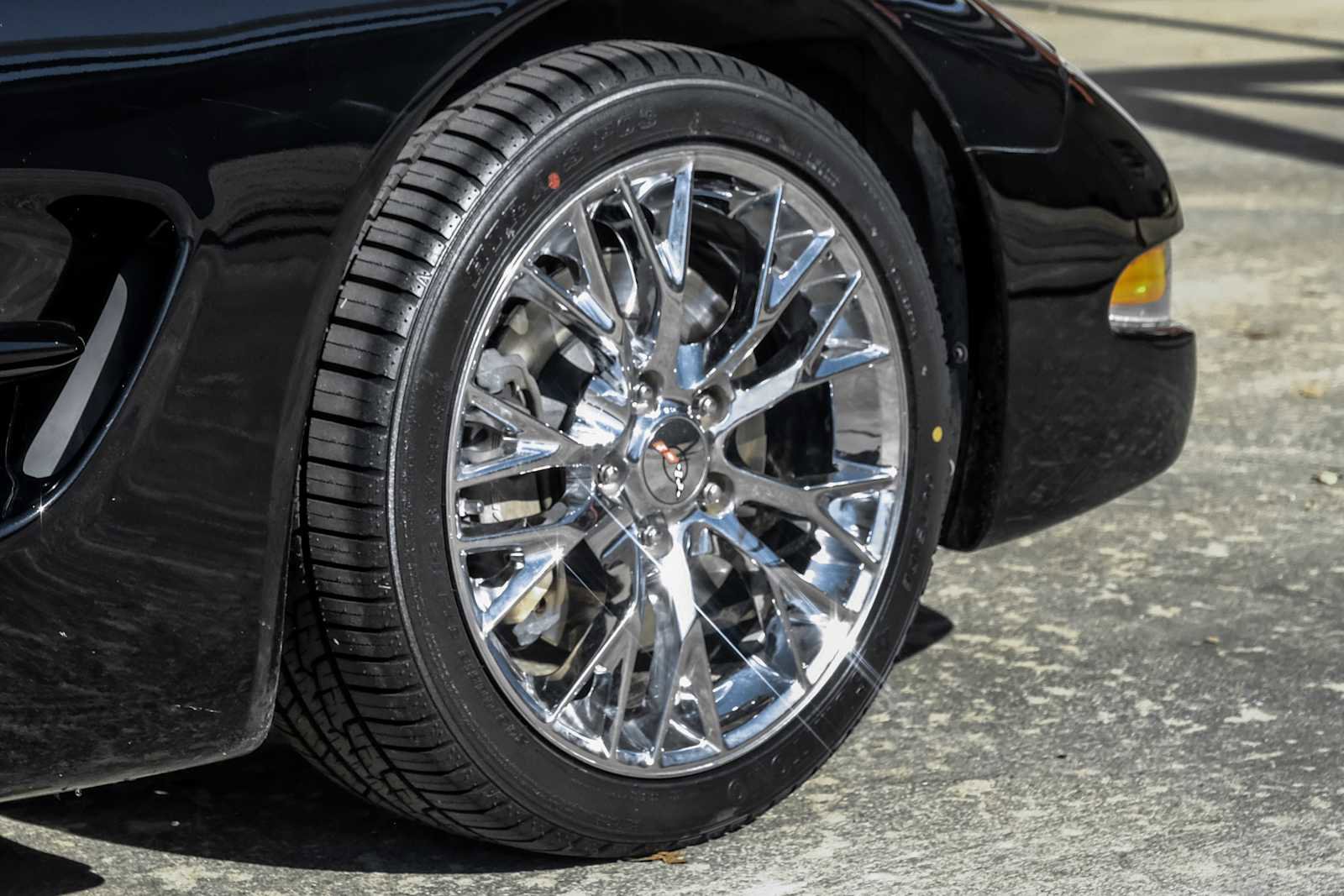 Used 2004 Chevrolet Corvette Coupe w/ Roof Package image 45